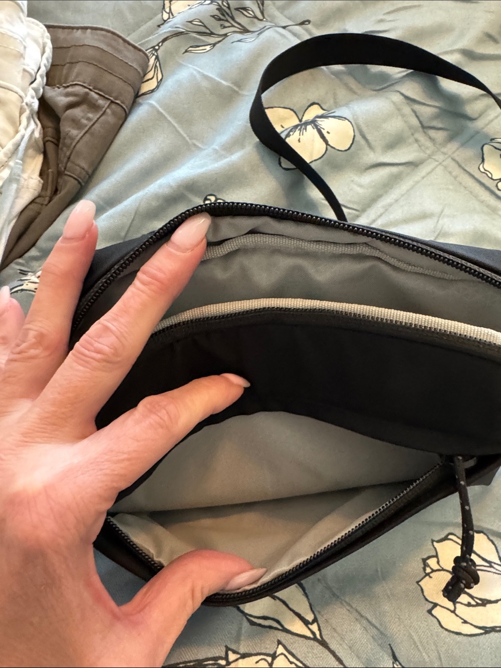 REI Black Crossbody Travel Bag - Picture 2 of 7